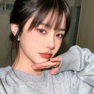 一个唱歌，另一个不唱歌